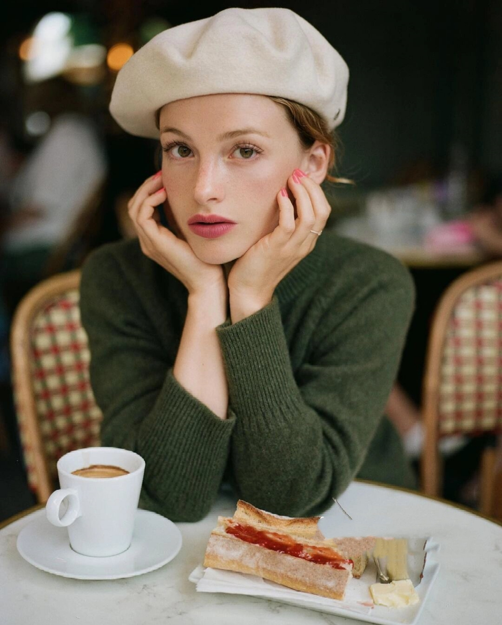 camille charriere:拥有众多粉丝的法国时尚博主,以复古,优雅的搭搭