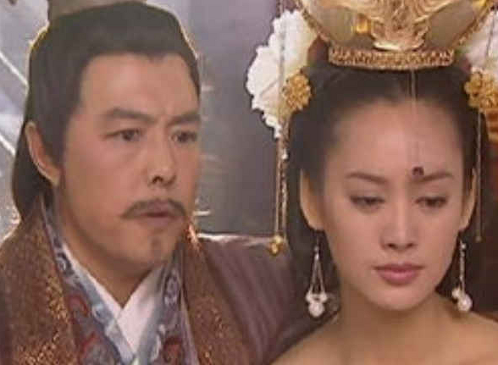 赵姬是秦始皇的生母,她也是中国历史上第一位"帝太后",历史给她的