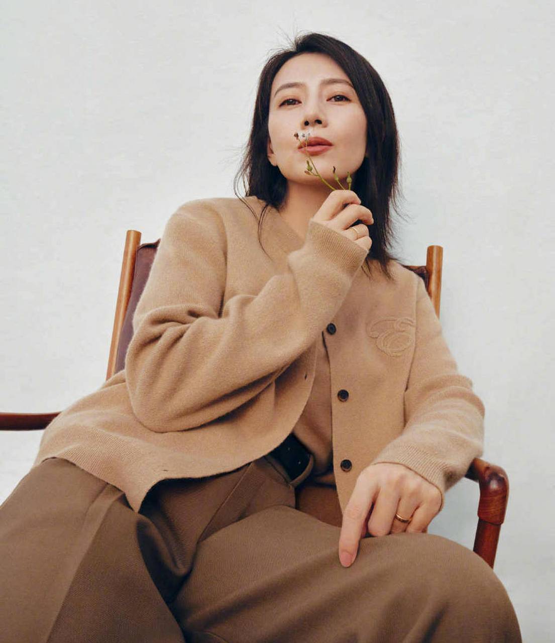 高圆圆秋日写真大片,气质优雅女人味十足!