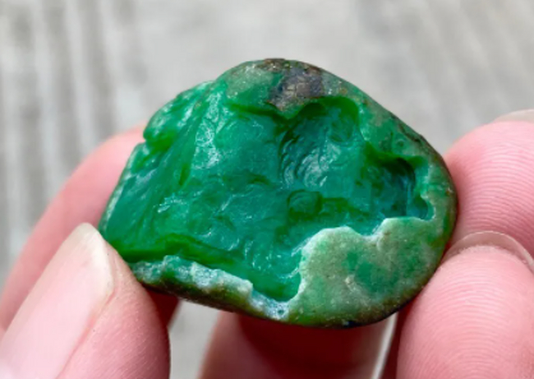 点击头像看直播##翡翠原石#   后江戒面色料,20克,开窗正阳绿,已即篌