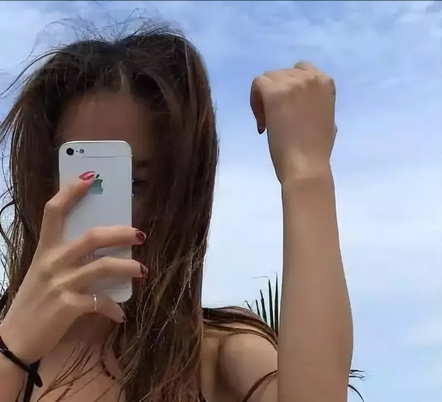 25岁成都女教师校内出轨黑人,给新婚不久的丈夫带"黑帽"