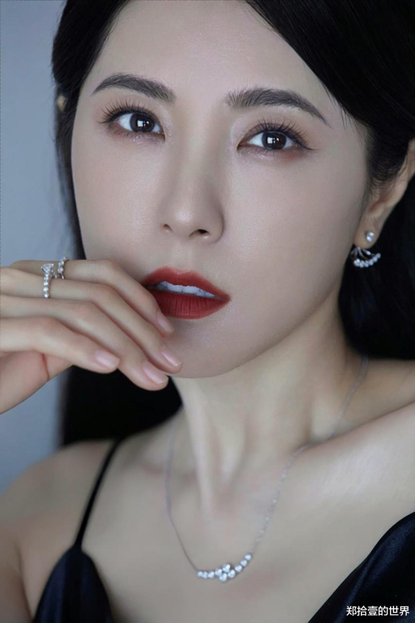 年少不知阿姨好,这种年纪的阿姨才有韵味,更加惹人喜欢