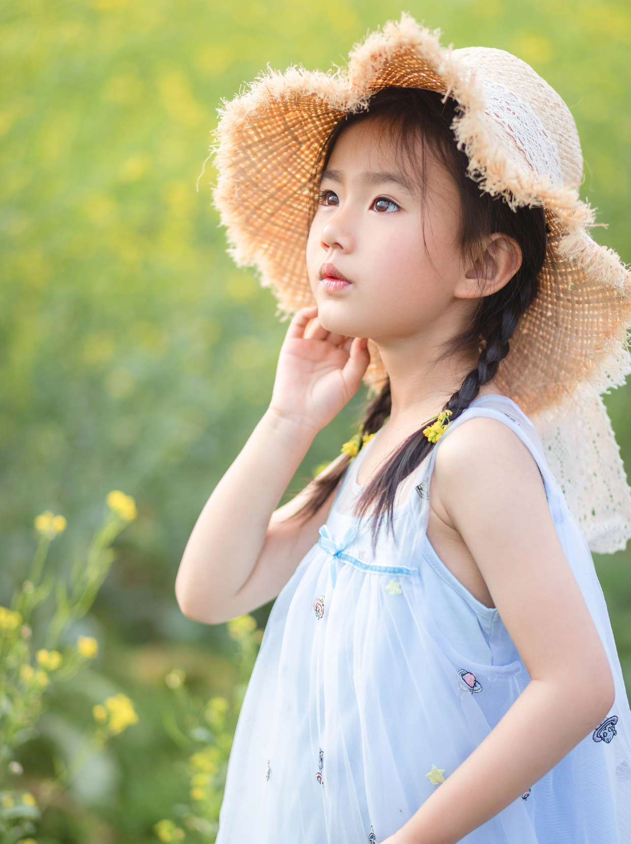 父母离婚了 在某小学,有个九岁的小女孩名叫芸芸,她一直都是个活泼