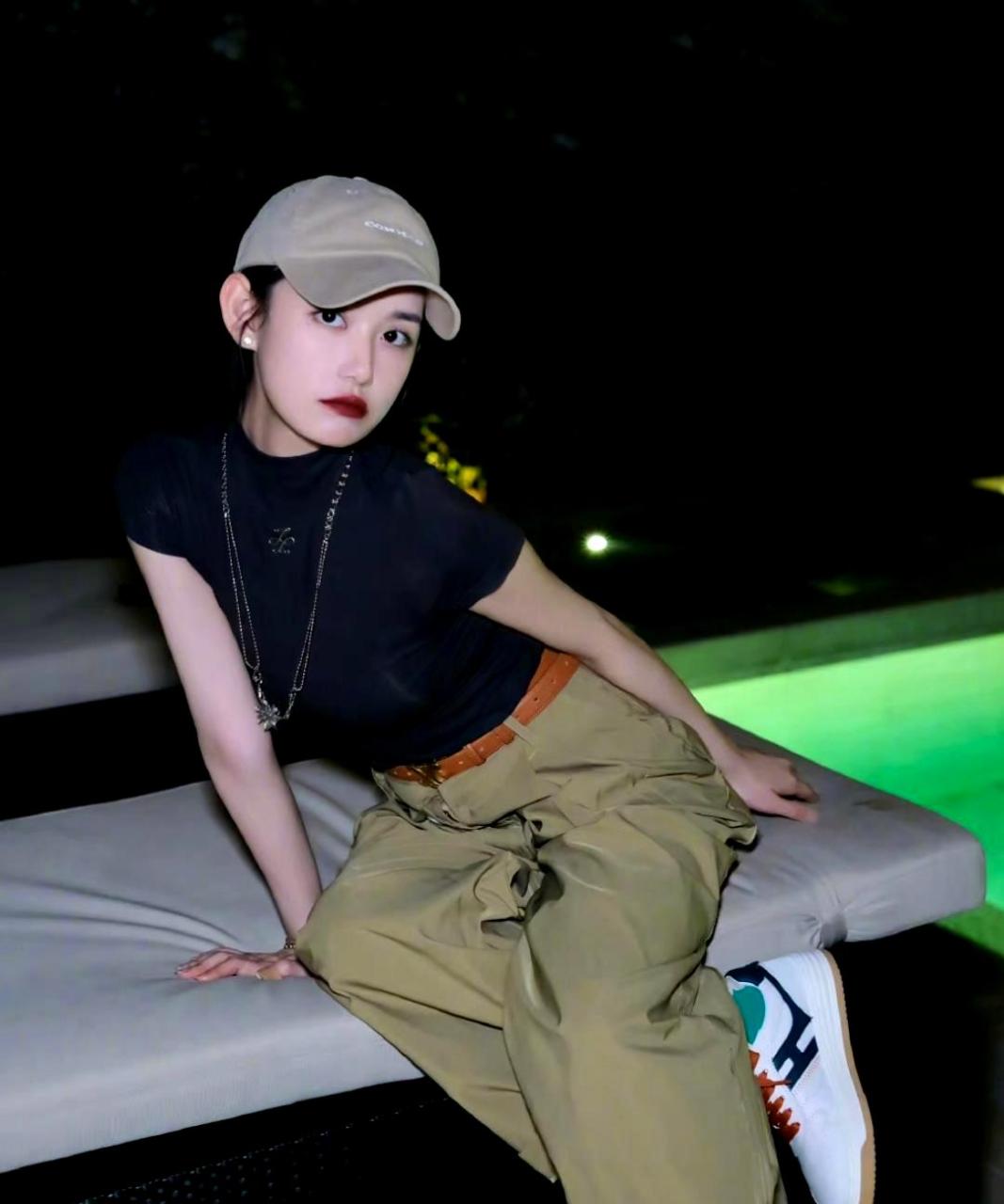 蒋依依何时变成了冷白皮肤?