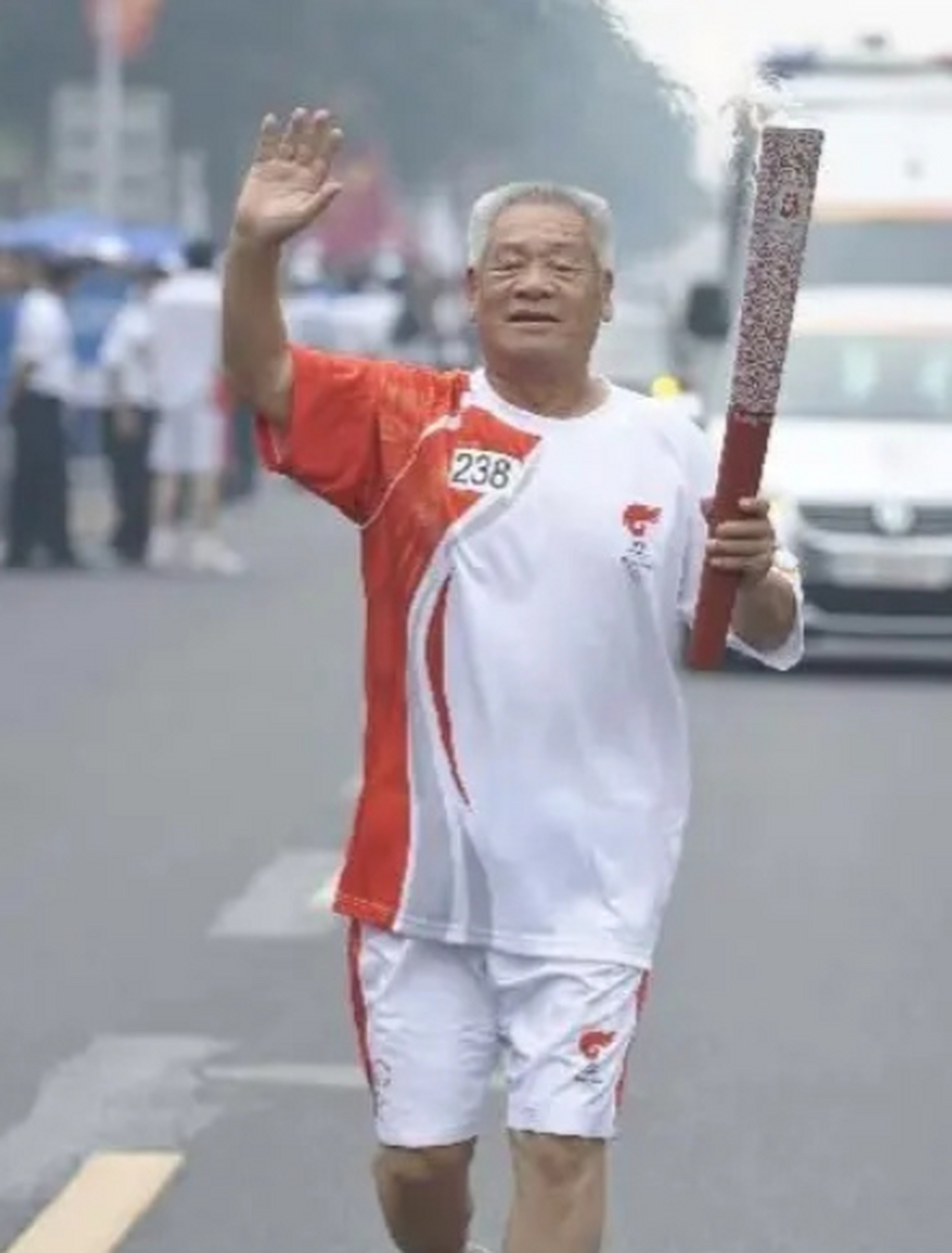 【穆祥雄~逼迫国际泳联修改规则的人】  穆祥雄,中国蛙王,曾3次打破