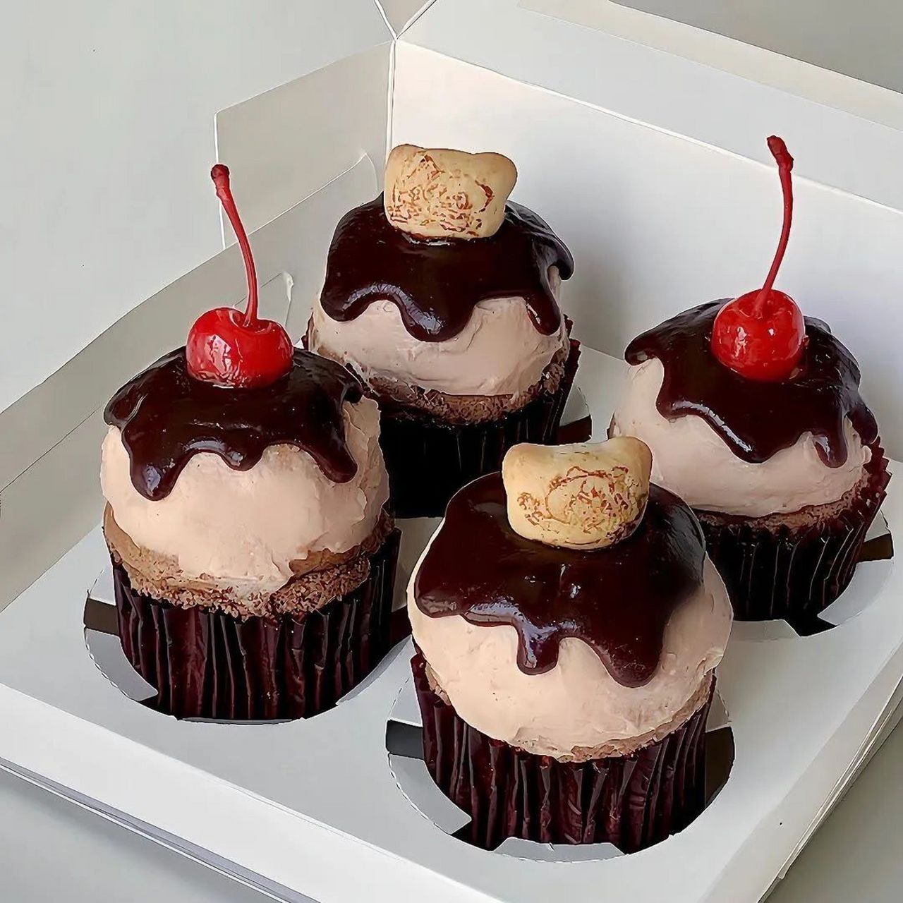 美食背景图  "生活的最佳状态是冷冷清清地风风火火.