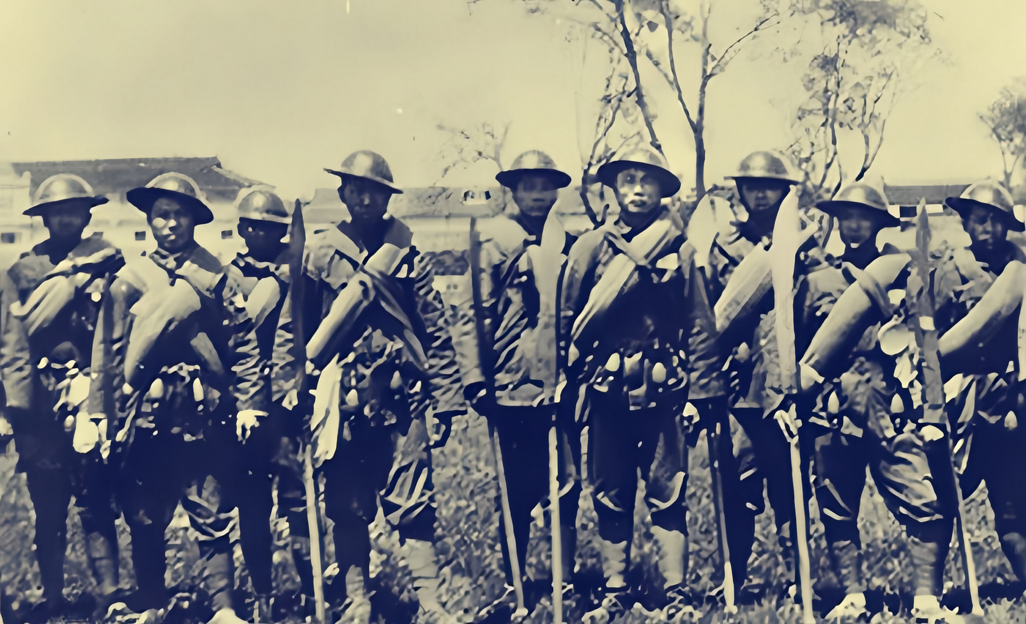 在桂林保卫战中,广西狼兵以令人惊叹的勇气和决心抵御日军的进攻.