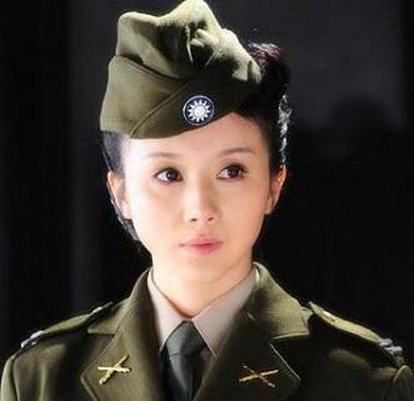 了一位勇敢的女特工,名叫王曼霞,潜入国民党高层,以收集情报为使命