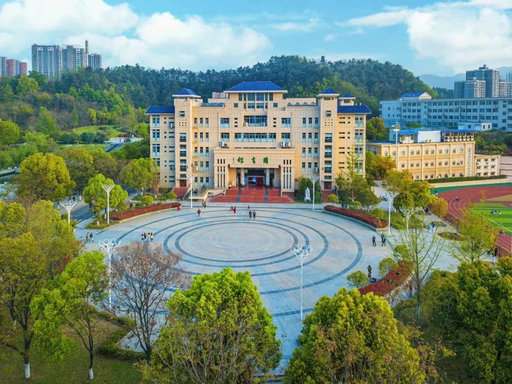 湖北医药学院2023春季学期学生返校通知:2023年2月11-12日错峰返校
