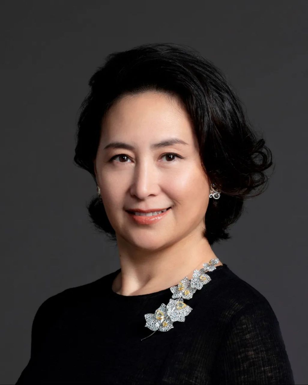 澳门赌王之女拟进南方航空董事会# 因为赌王之女的身份,何超琼进暮浇