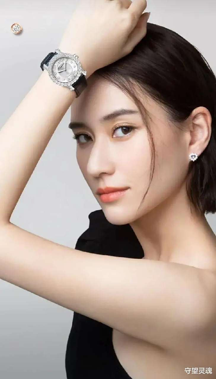 何超莲五官就是长的好看,葡萄牙血统混血儿,身材又好