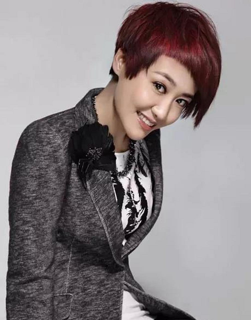 浙江卫视美女主持左岩