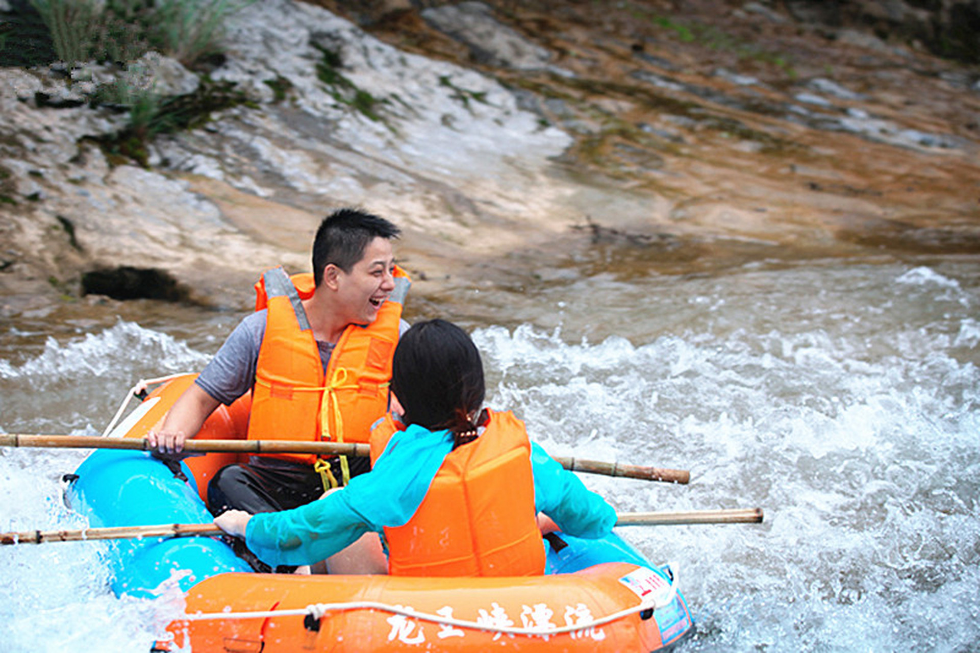 龙王峡漂流,位于肖堰镇西流坪漳河大峡谷内,漳河大峡谷是7000万年前