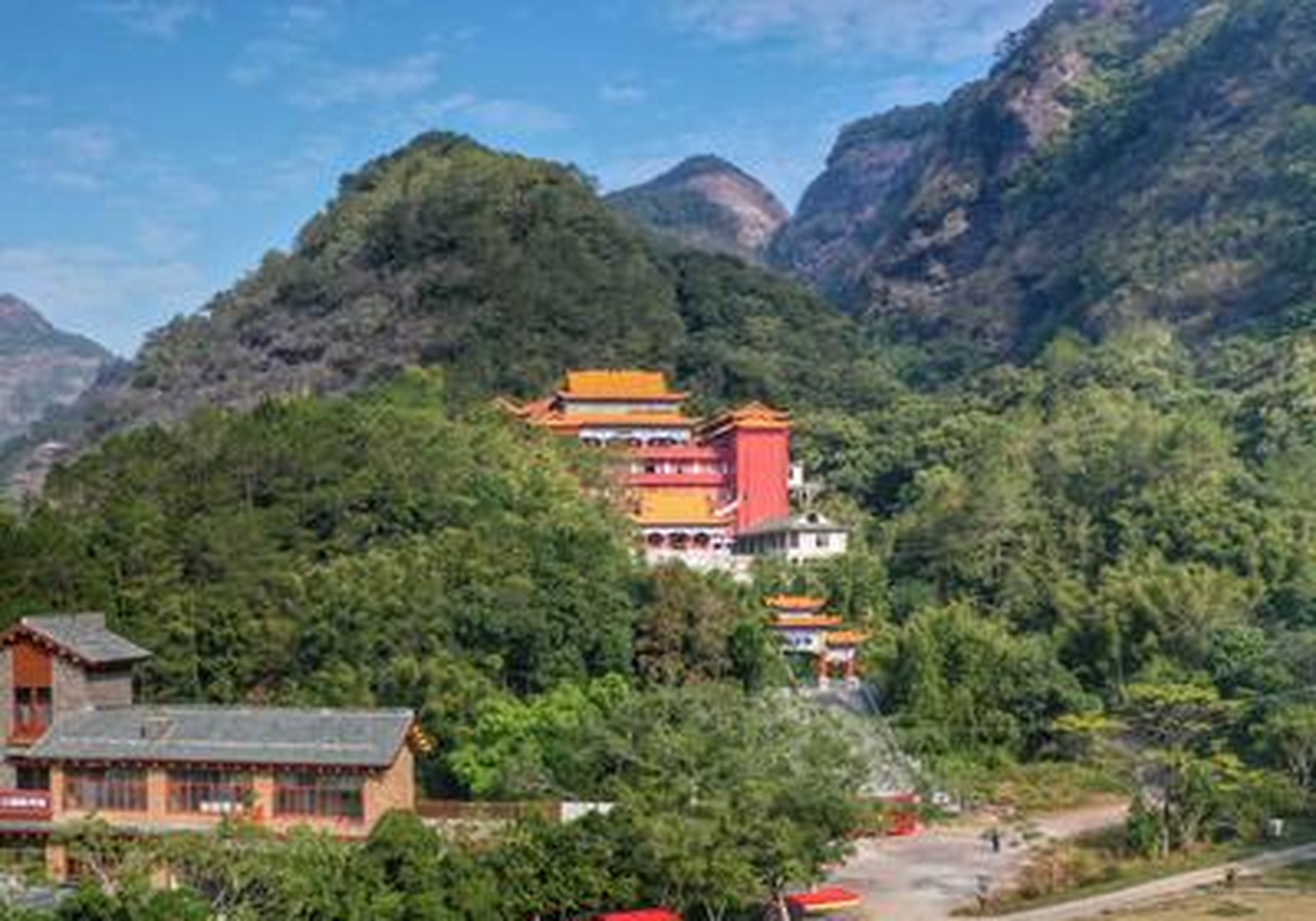 广西玉林容县都峤山,又名南山,是广西省级风景名胜区,桂东南名山之一