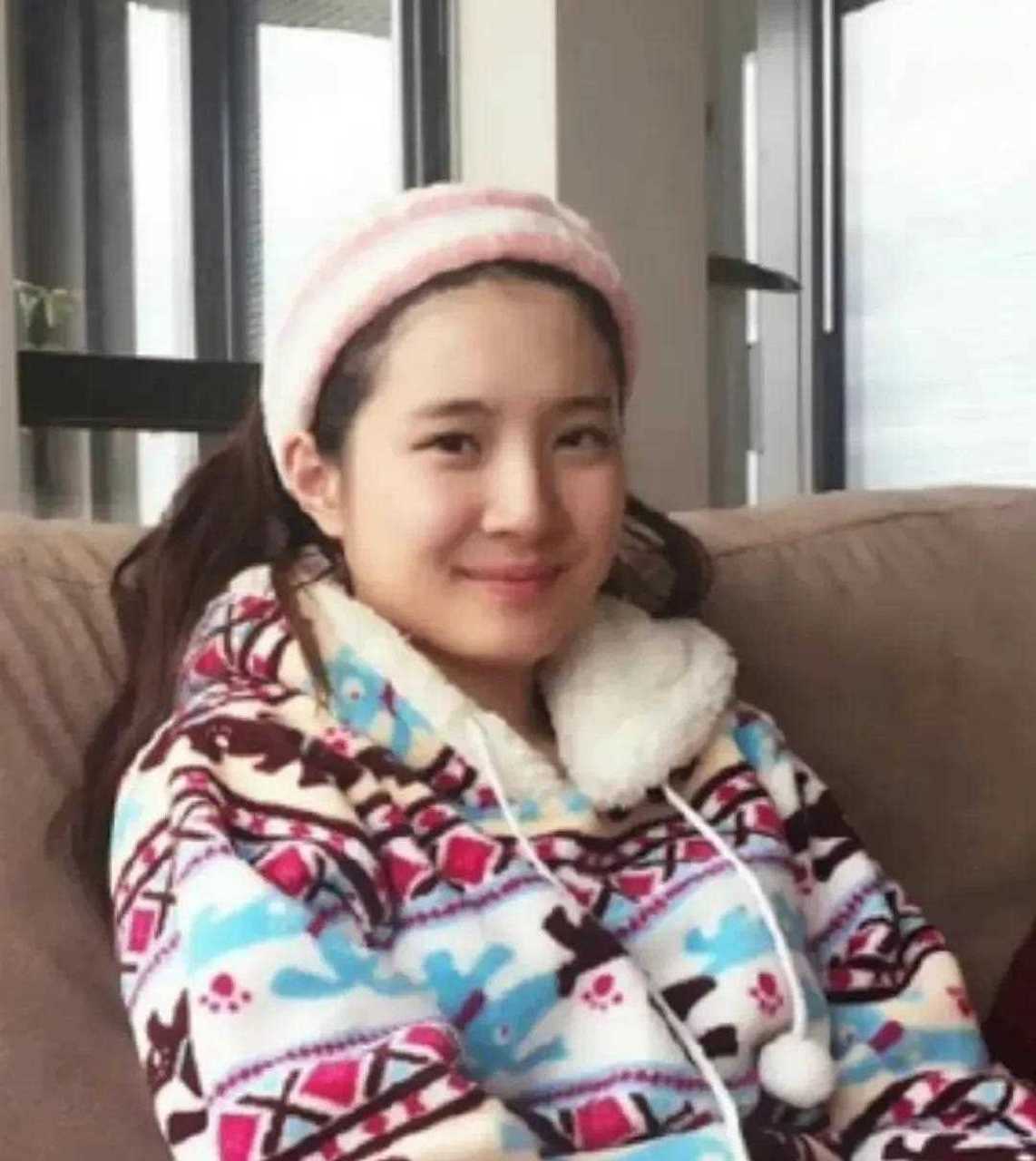 郑钧女儿郑楚怡的近照,撞脸赵露思,超级漂亮的小女孩.