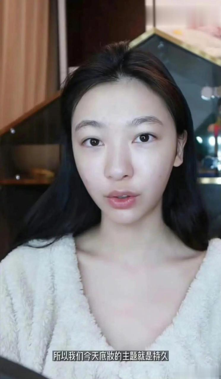 易梦玲素颜照真的能缓解大家的容貌焦虑吗?