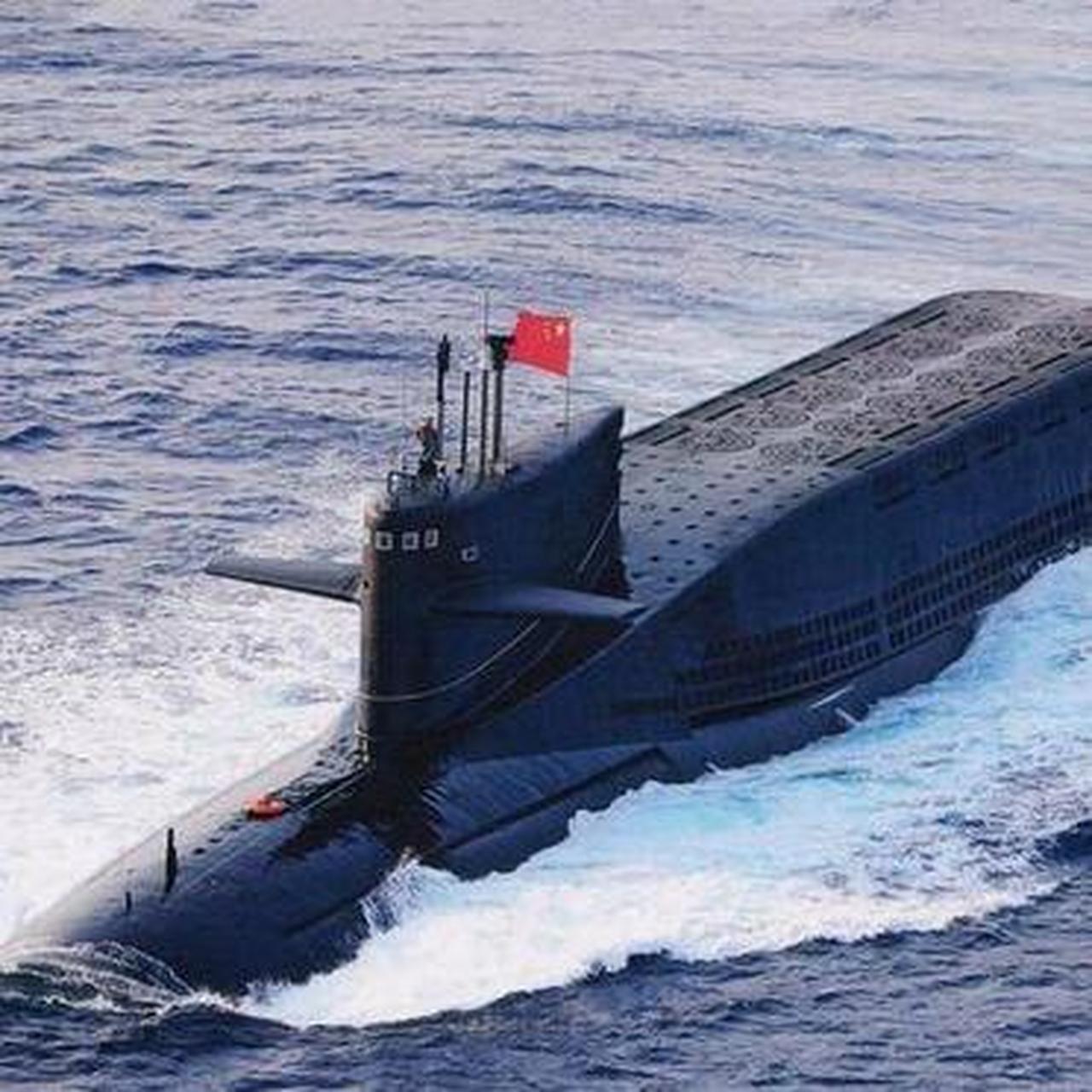 我国一艘攻击型核潜艇在大洋被人发现,美国派出了"小鹰号"航母战斗群