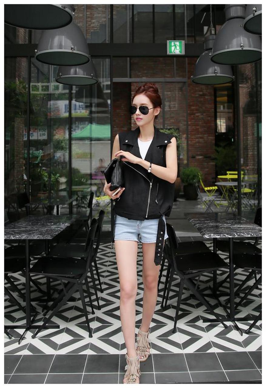 韩国女神孙允珠时尚写真:黑色无袖拉链机车夹克