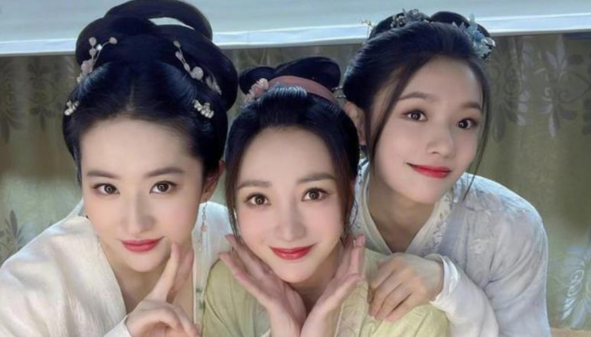 刘亦菲的妈妈刘晓莉:两婚两离,至今单身,长得比女儿还漂亮