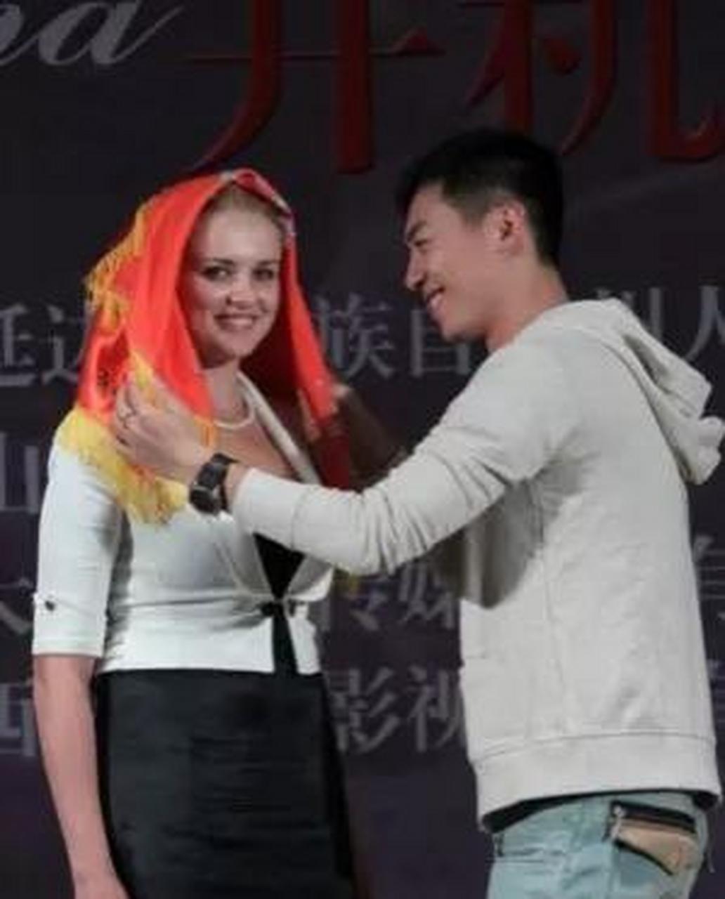 电视剧《我的娜塔莎》扮演者乌克兰美女伊莉莎与演员朱亚文上演一场