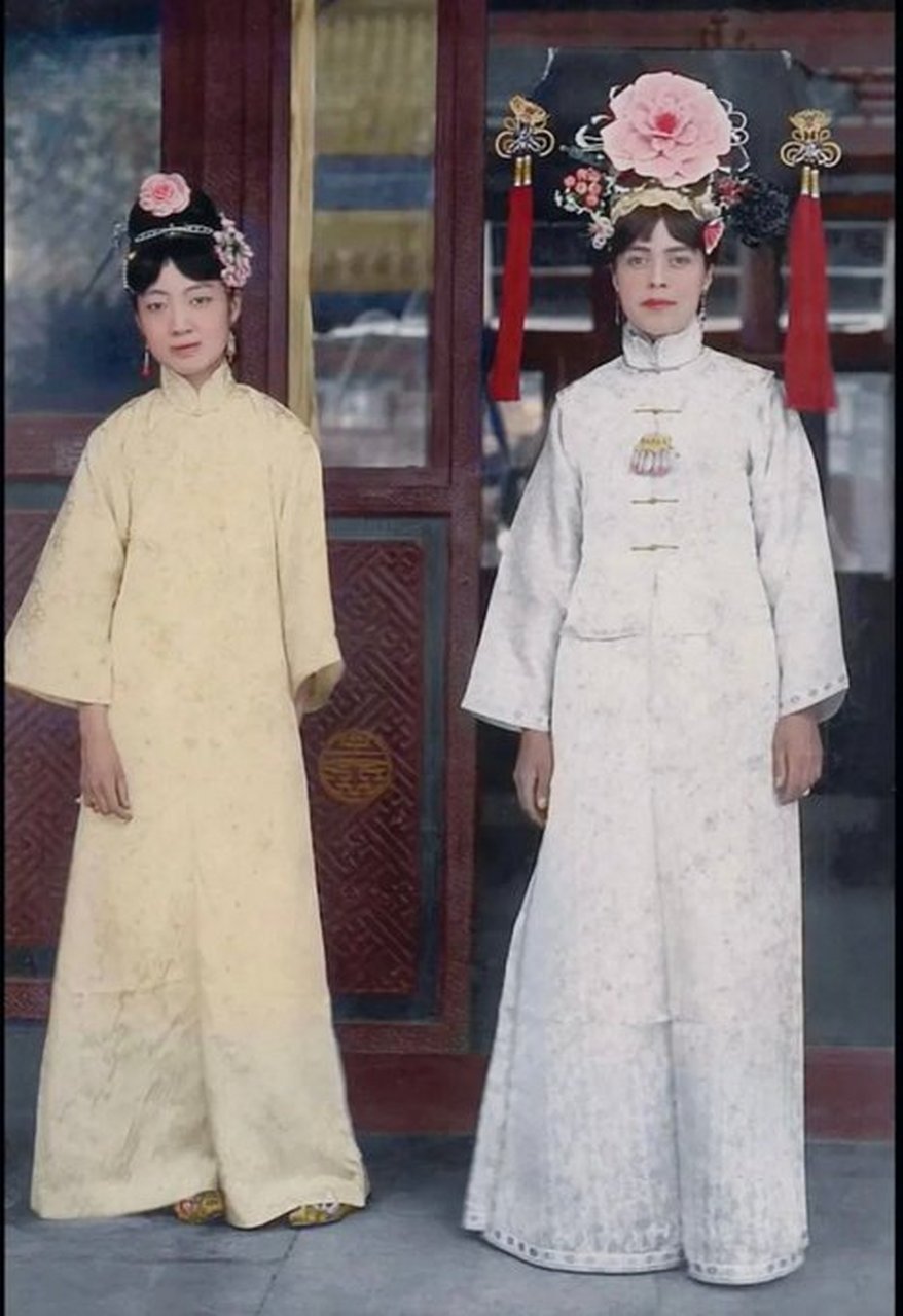 皇后婉容 (1923) 和她的英语老师伊莎贝尔·英格拉姆 (isabel ingram)