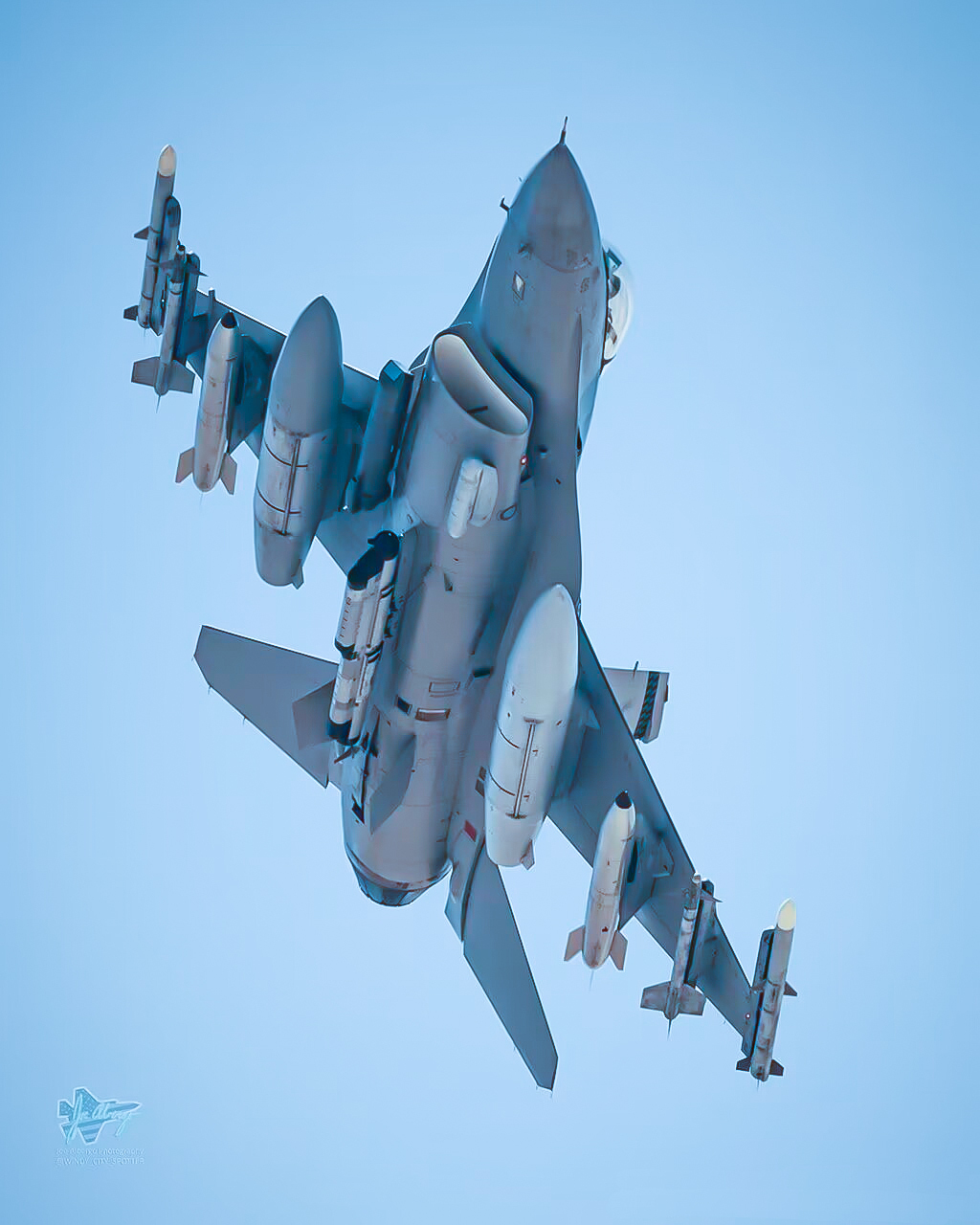 如果一个国家没有制空权,那么这些f-16战斗机就能轻易在他国上空投弹