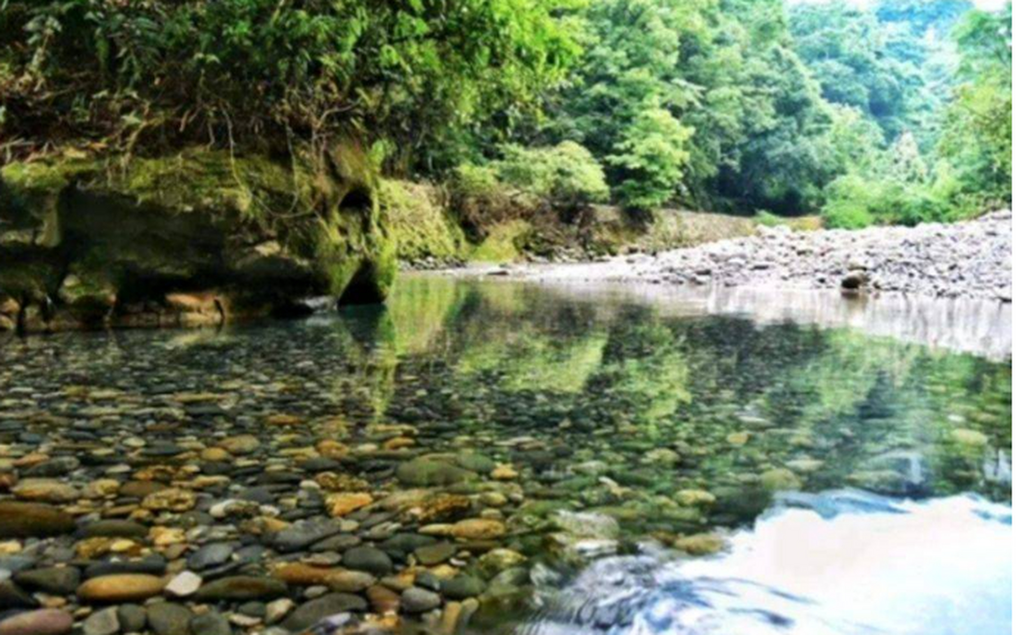 西岭雪山夏季平均温度维持在20度左右,号称"天然大冰箱".