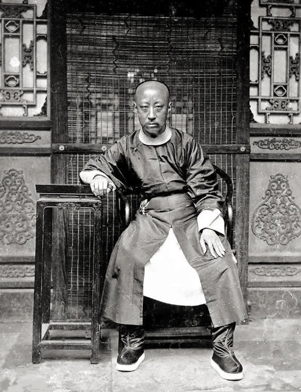 不要再被电视剧骗了,真实的"鬼子六"硕恭亲王奕訢是长这样的.