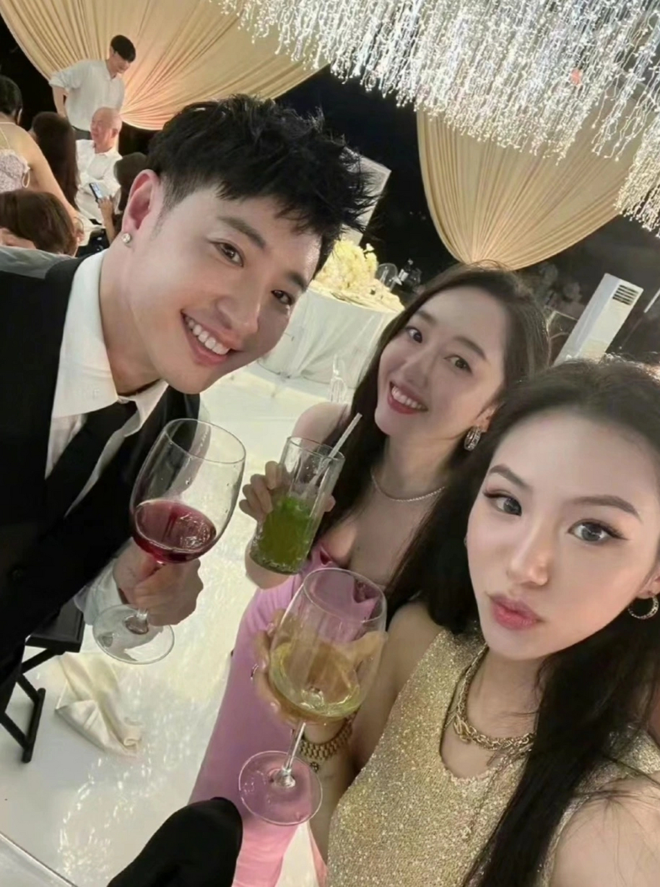 潘玮柏新婚妻子惊艳众人,却被其他漂亮女星抢风头!