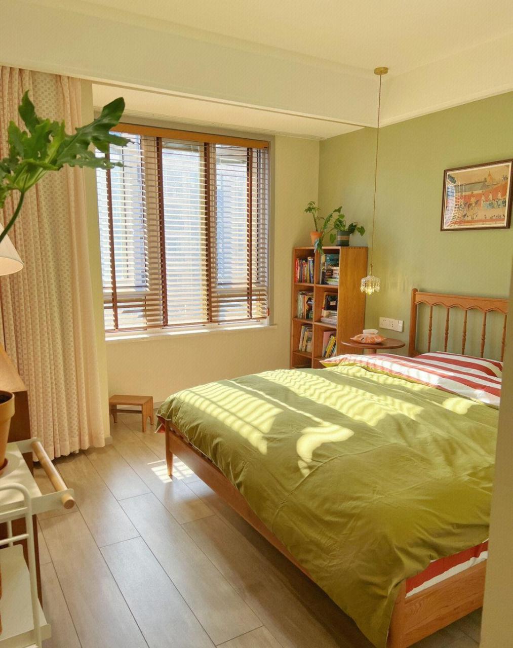 阳光载满卧室,普通的房间因阳光而美好[照相机]卧室阳光太明媚了