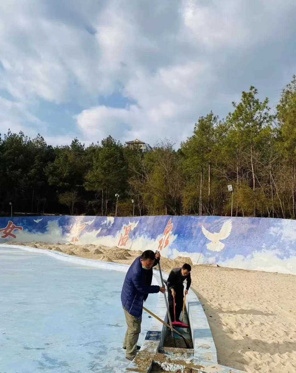 远近闻名,知名度高,是广元市高档休闲的地方,广元汤山温泉,是我们享受