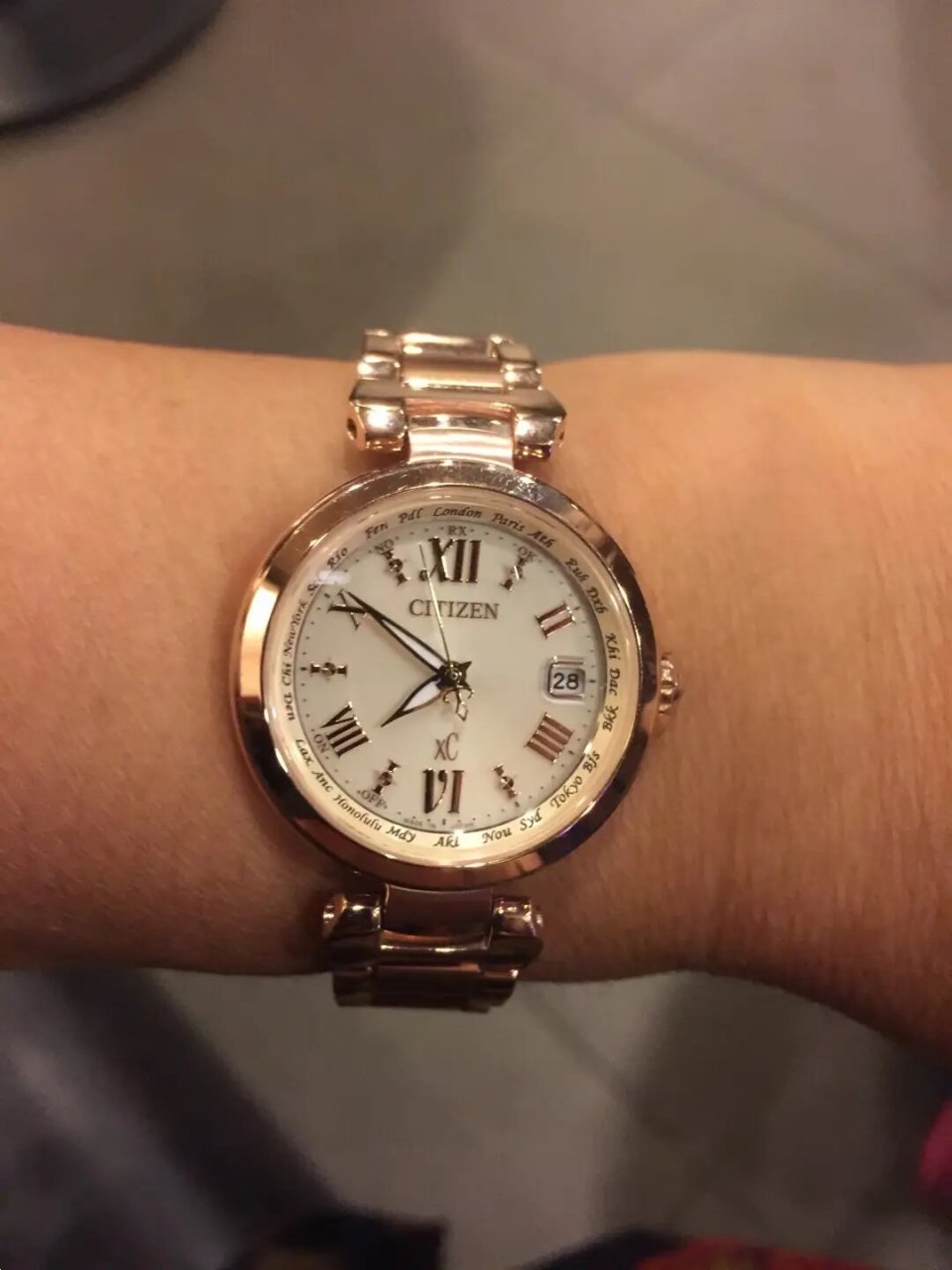 西铁城xc系列玫瑰金女士钢带腕表 简约大气的表盘,给人一种贵族感