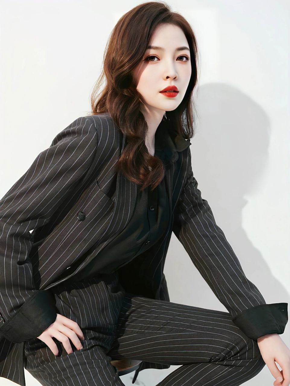 台球界醉美裁判王钟瑶个人写真  在台球界,王钟瑶以其高雅的气质和