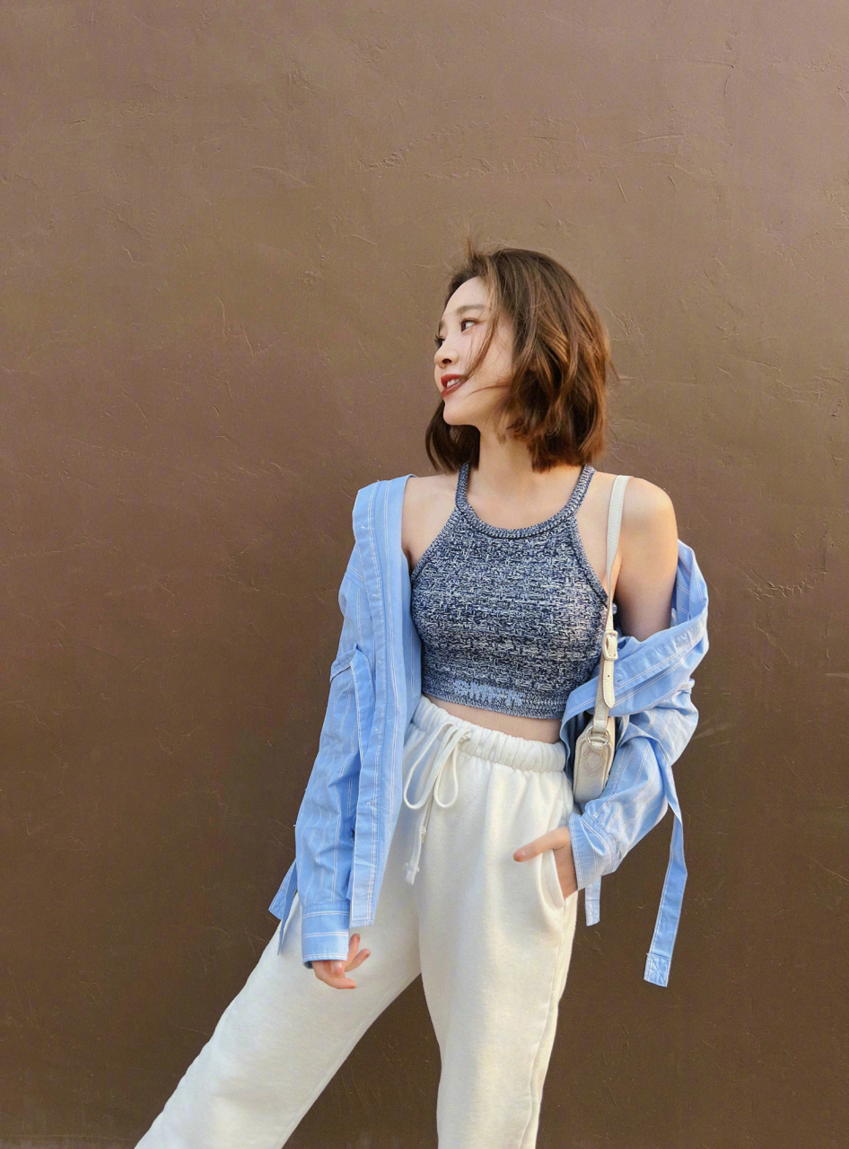 唐艺昕运动风时尚随拍!