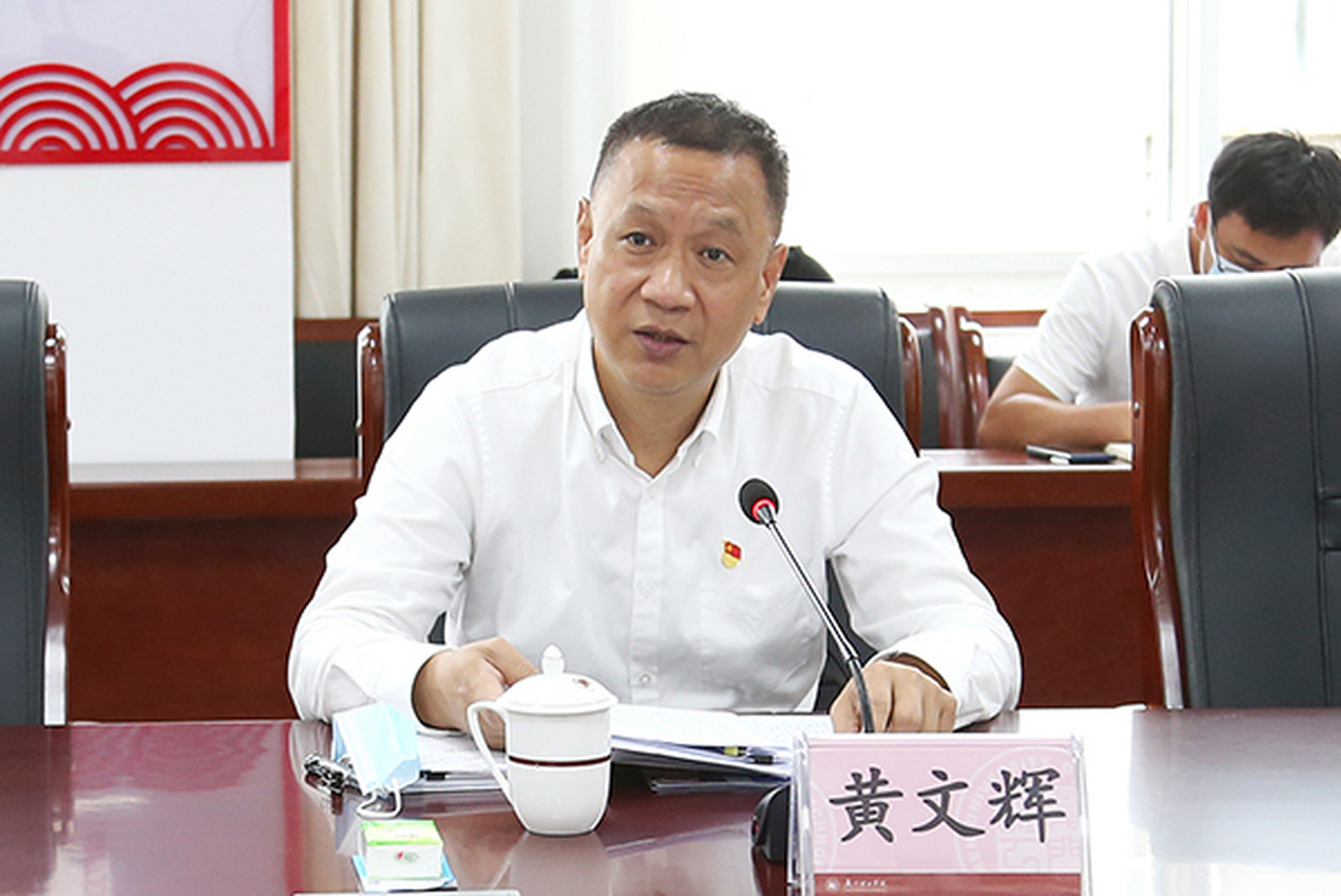 黄文辉市长生于1964年6月,1978年进入清华大学学习,2021年7月9日当选