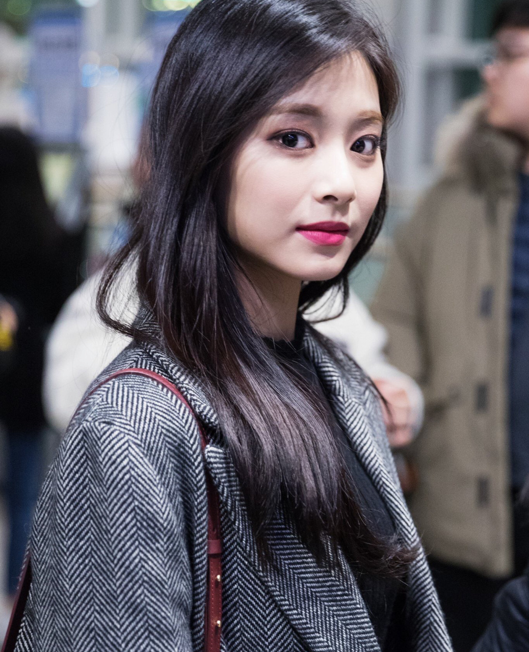 twice成员穿搭 周子瑜日常私服穿搭分享 包包|hoze 这款包包不少明星