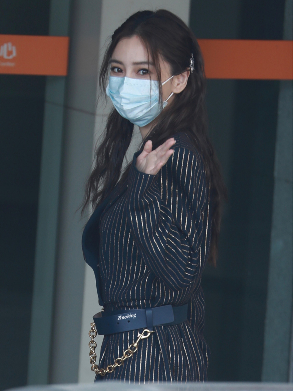 angelababy私服穿搭 一个背影都那么好看 angelababy杨颖综艺上班私服