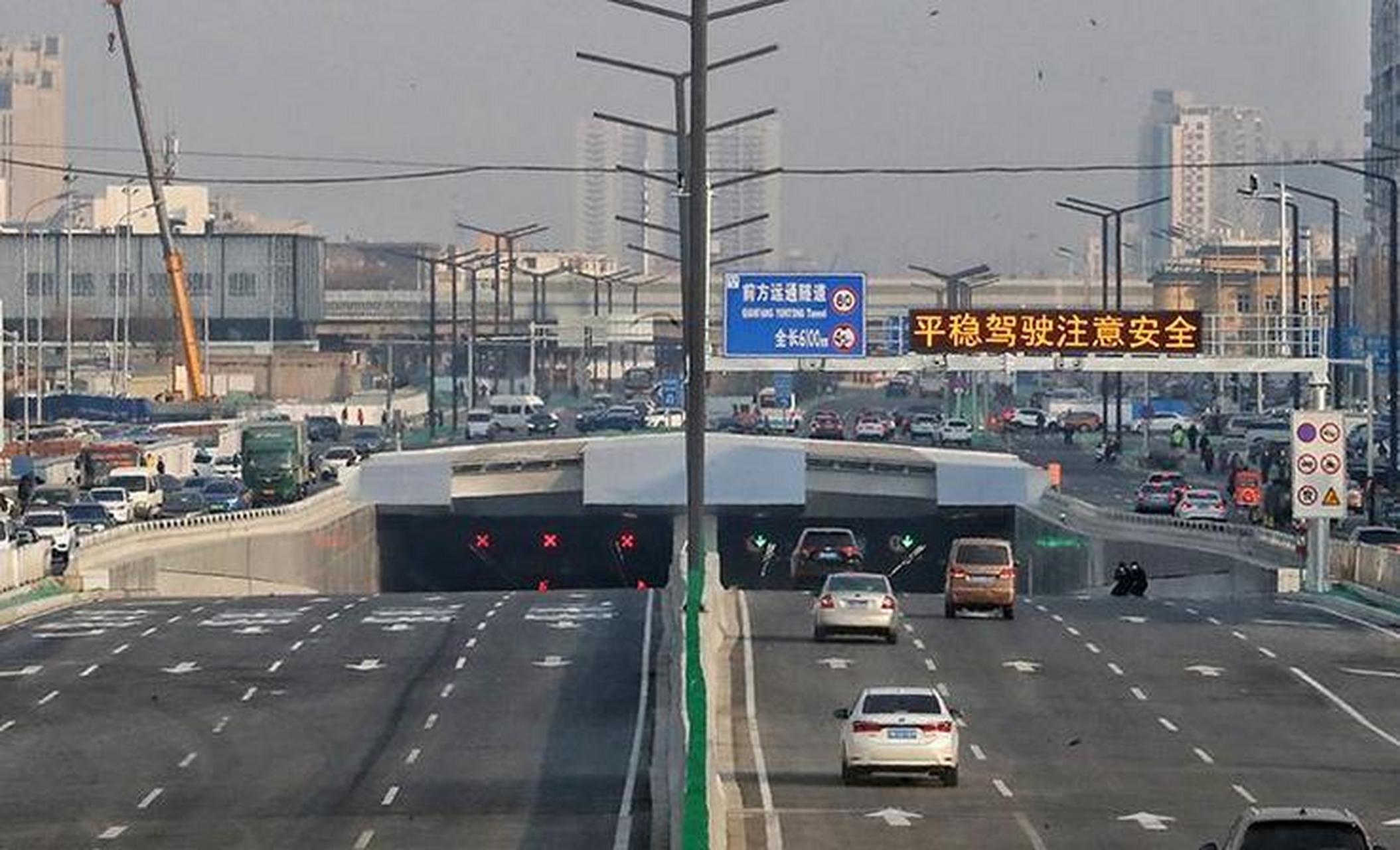 今天(4月6日)下午,广渠快速路运通隧道智能运维管理系统正式上线,成为