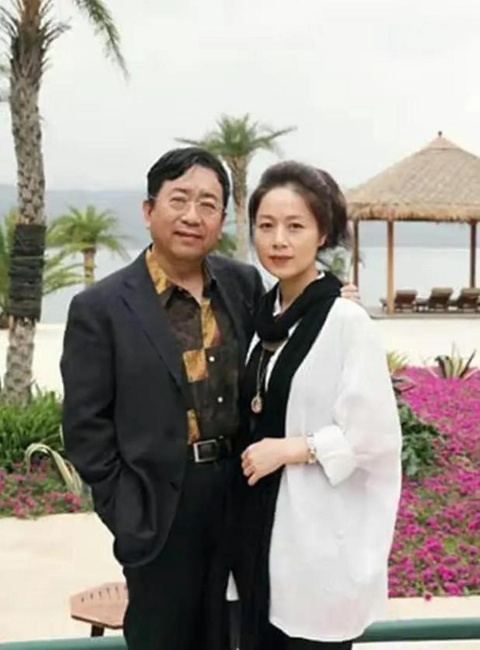 余秋雨和马兰结婚28年,至今没有孩子,网友感慨:可惜优秀的基因白白