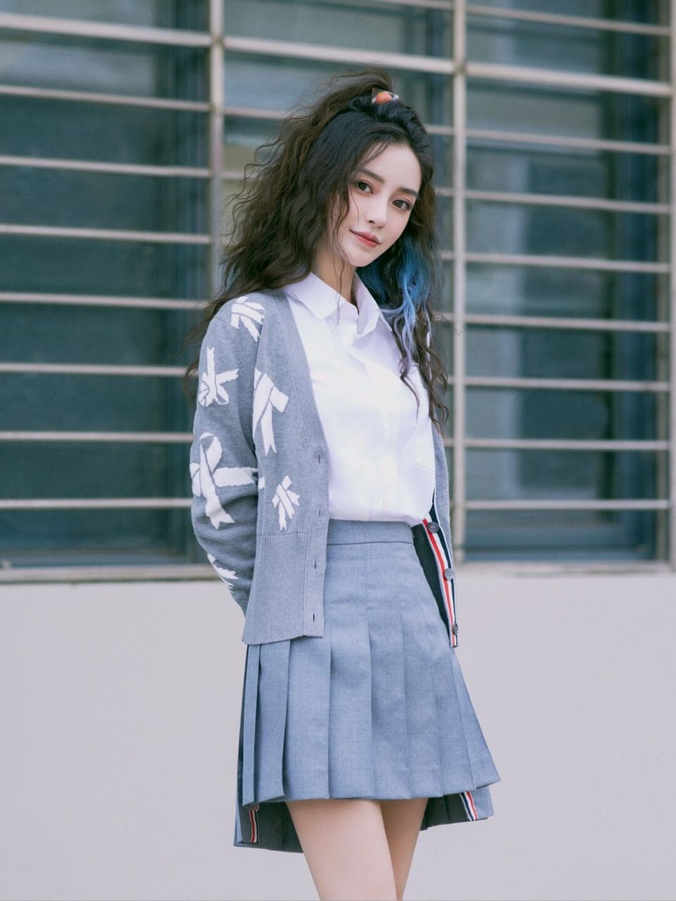 baby学院风造型登心动的信号 angelababy今晚登《心动的信号4》的造型