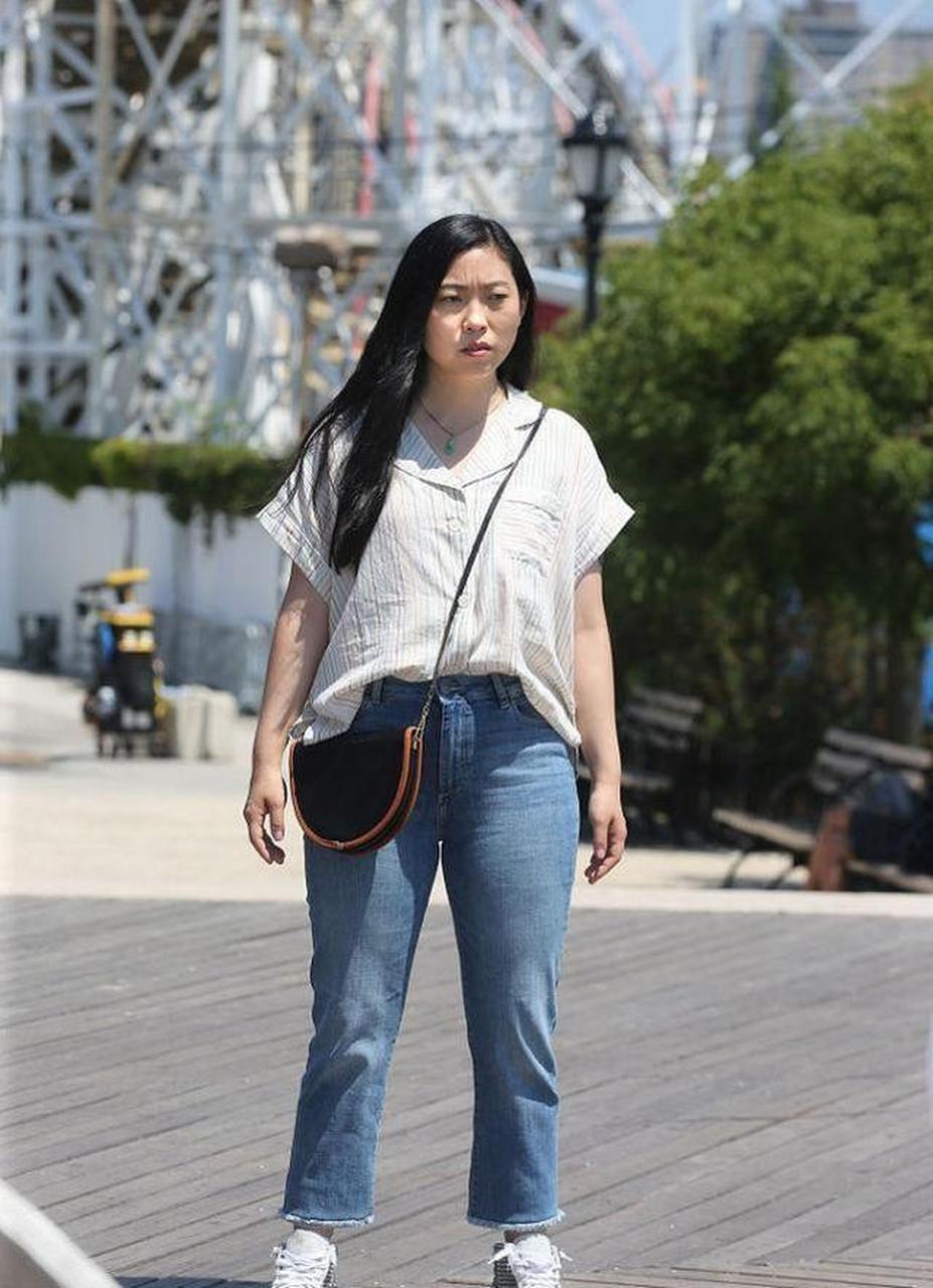 奥卡菲娜,休闲打扮平易近人,没有明星架子