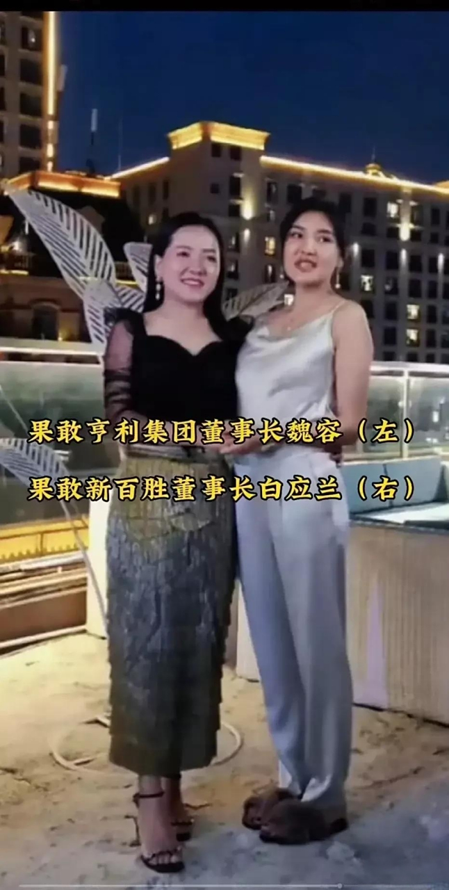 这两位美女的身份出人意料!  魏荣是一位高学历的知名大学毕业美女,她