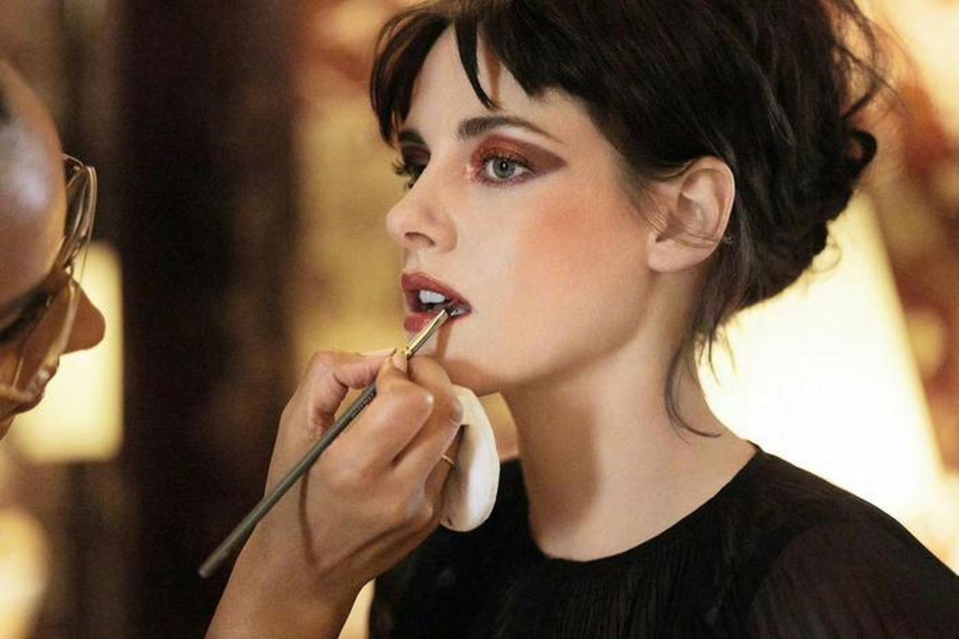 "人间扳手"kristen stewart克里斯汀·斯图尔特演绎chanel秋季彩妆