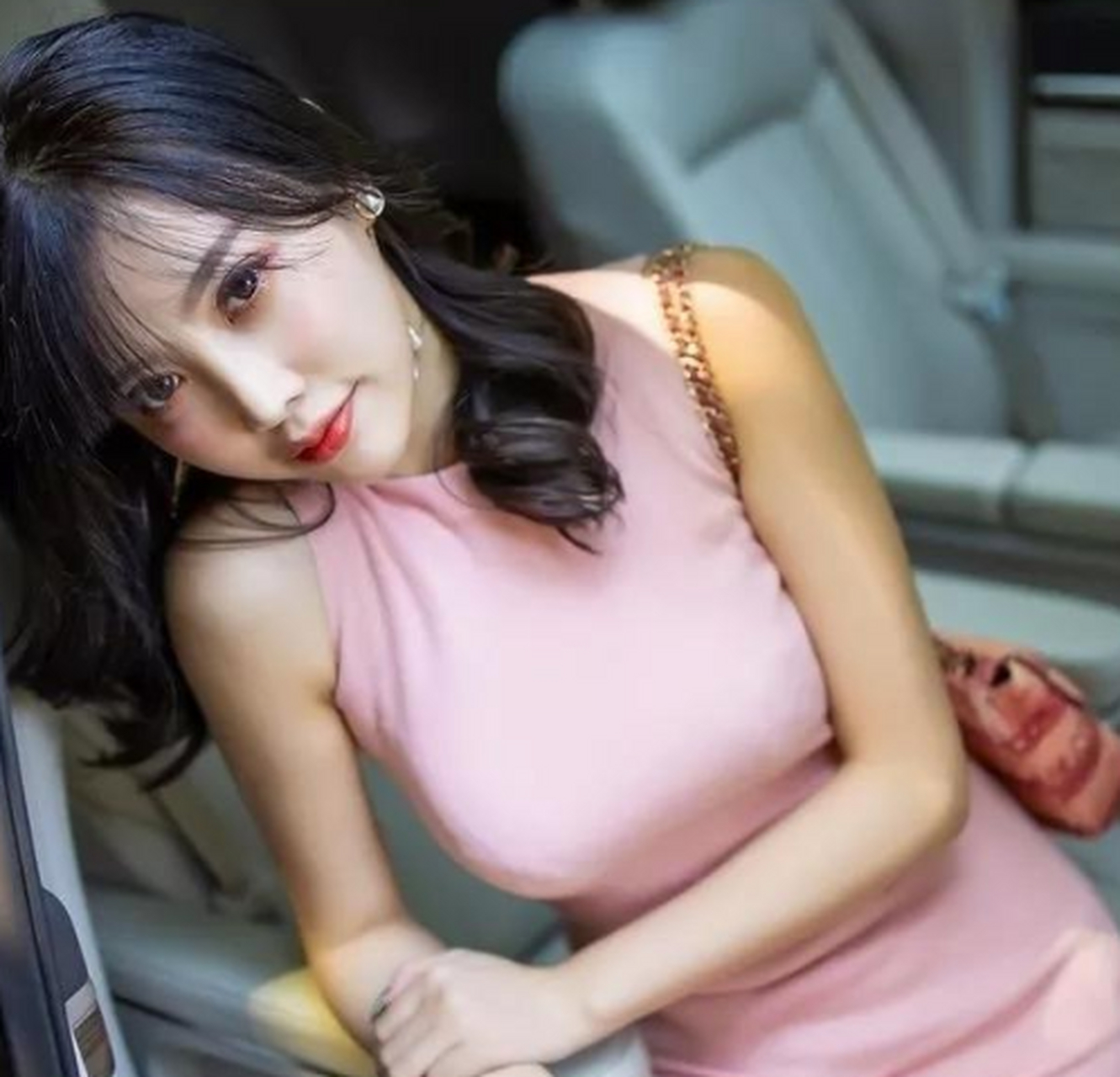 平面模特杨晨晨,性感妩媚的大美女,男人心中的女神.