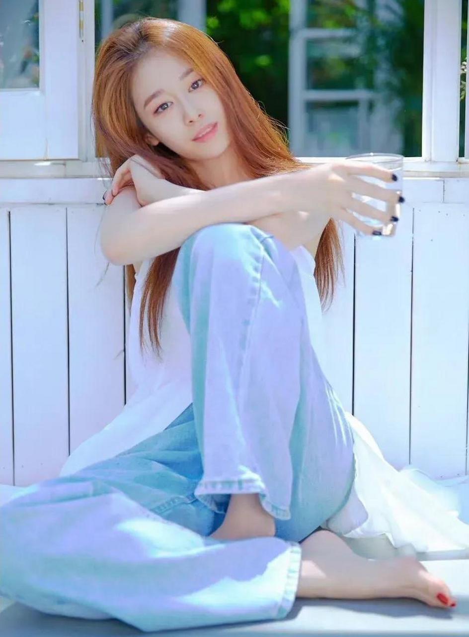 朴智妍钢管舞太美了,身材迷人,姿态婀娜