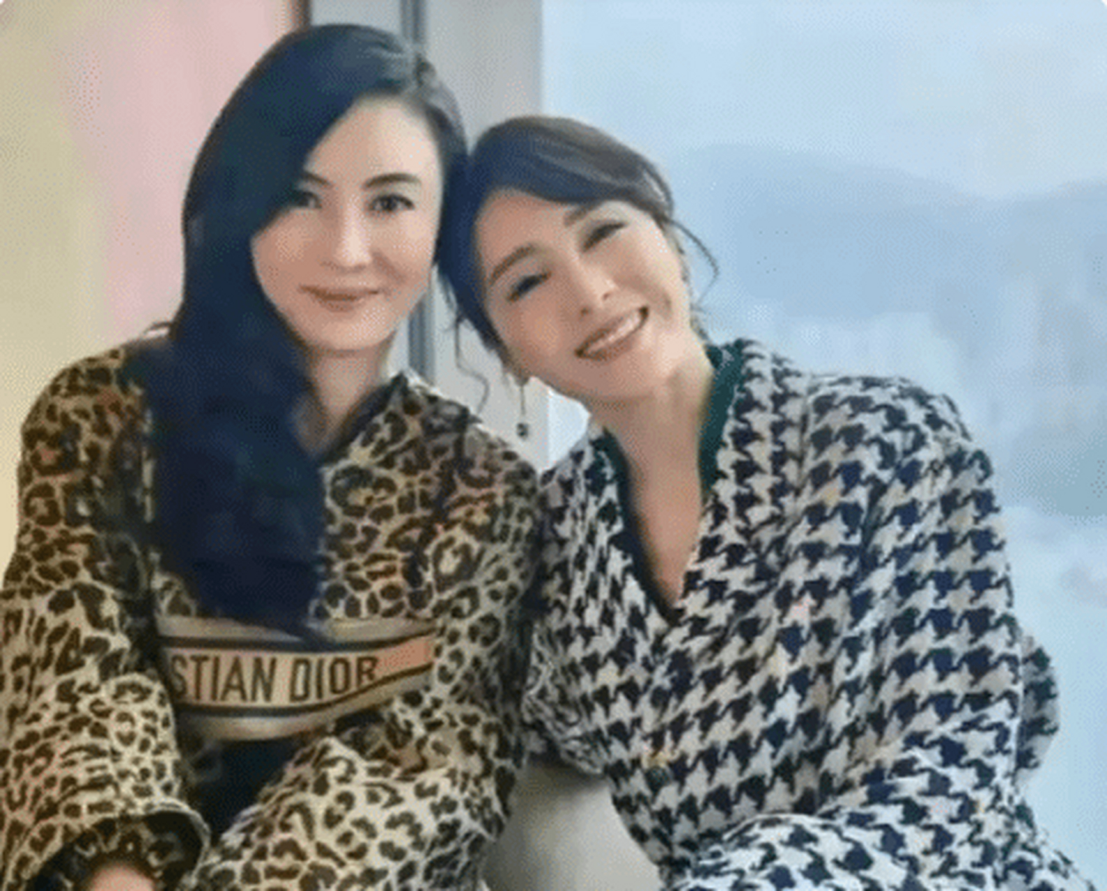 看完张柏芝与黎姿的合影后,差距一目了然