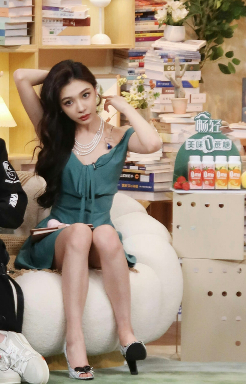 网红界的女明星易梦玲,有人说她长得像baby杨颖