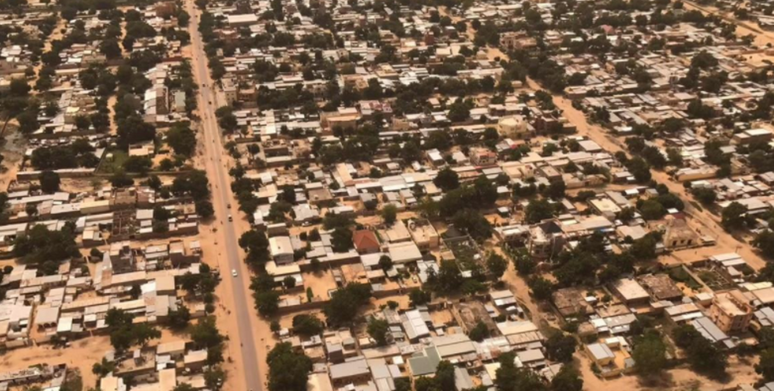 乍得,位于非洲中部,与利比亚,苏丹,中非等6个国家相接壤,是世界上最不