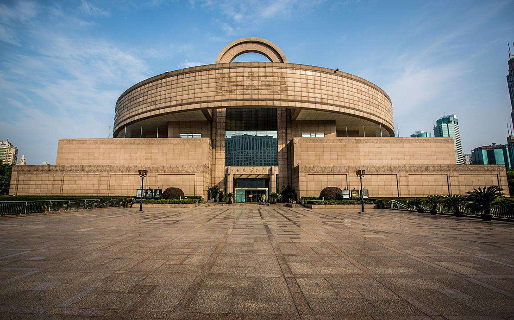 2012年,王老板在福建做生意时,发现了一本破旧的书