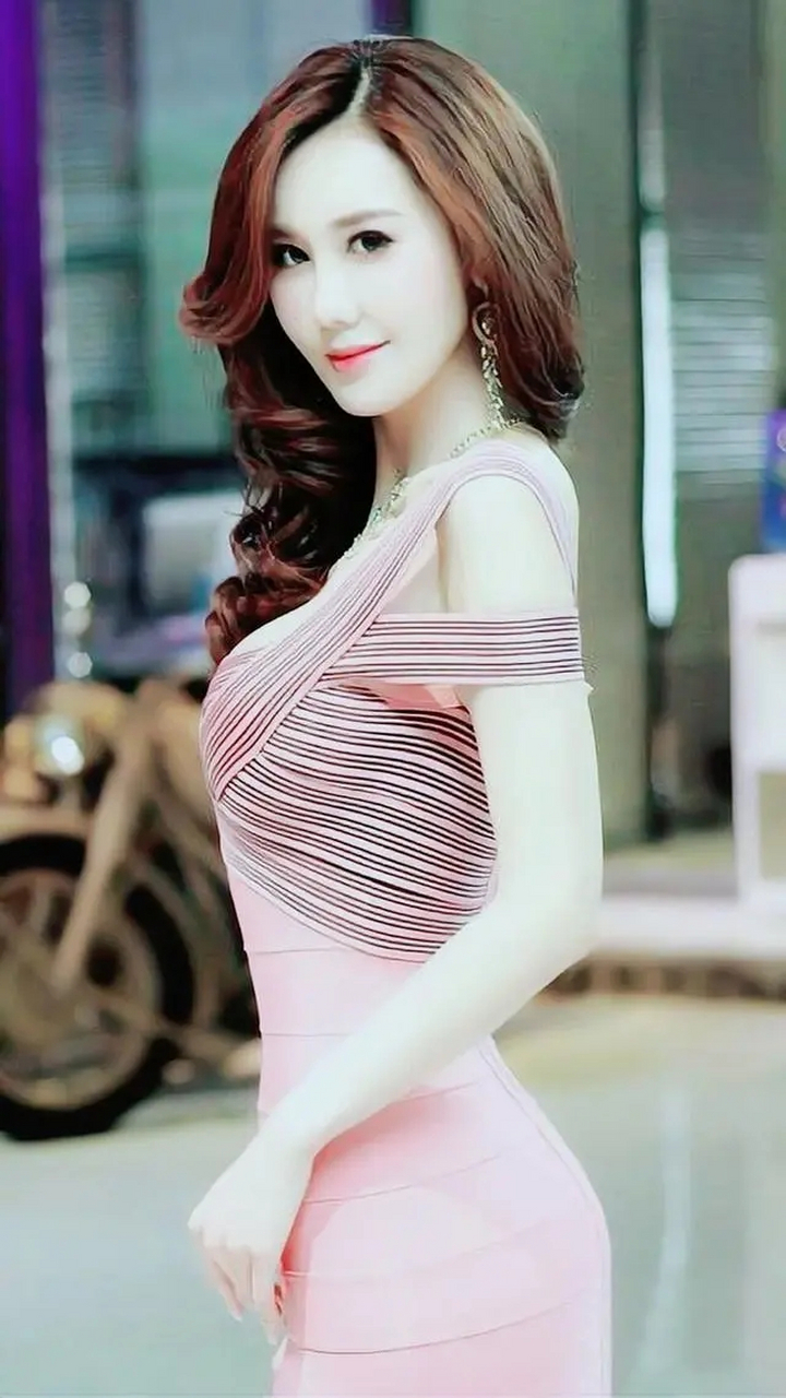 美女于咏琳写真明媚妖娆,面赛芙蓉